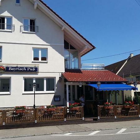Apartments Zum Bayrisch Pub Weissenhorn Exterior photo
